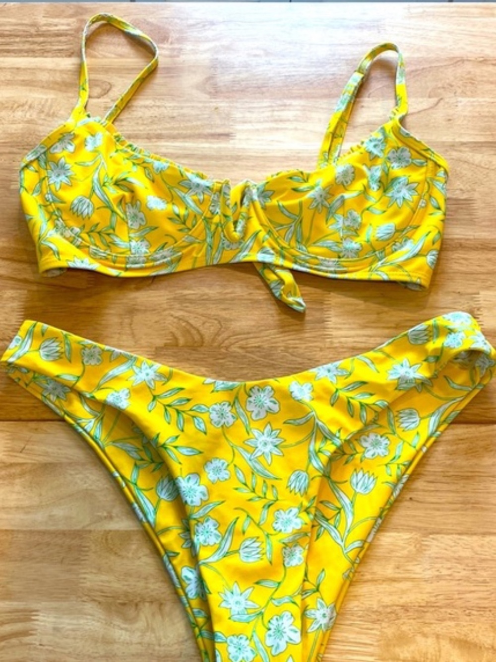 ZAFUL Women's yellow Floral V-Wired
Underwire High Leg Two Piece Bikini Size L